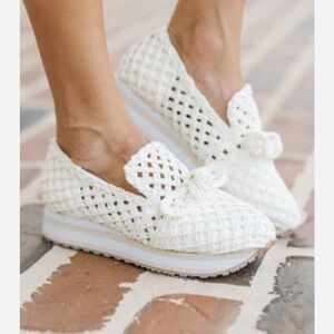 NWT Pierre Dumas Size 7.5 Platform Elegant White Woven Women's Shoes with Bows